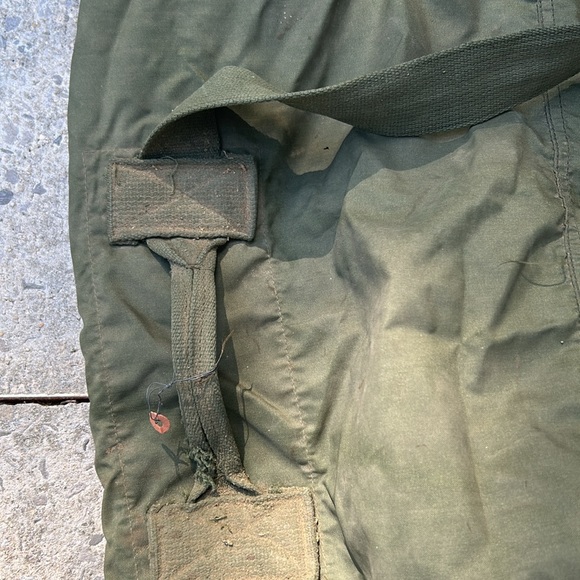 Military to waterproof duffel cover - Picture 3 of 4
